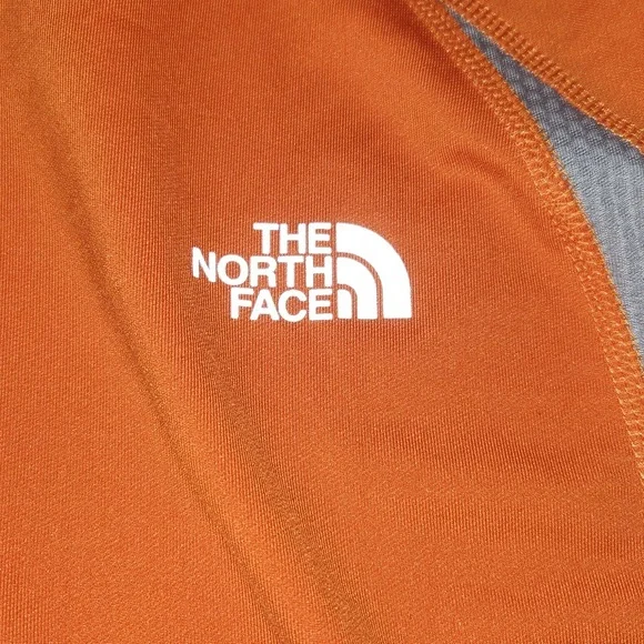 The North Face 1/4 Zip - Large - Picture 4 of 9